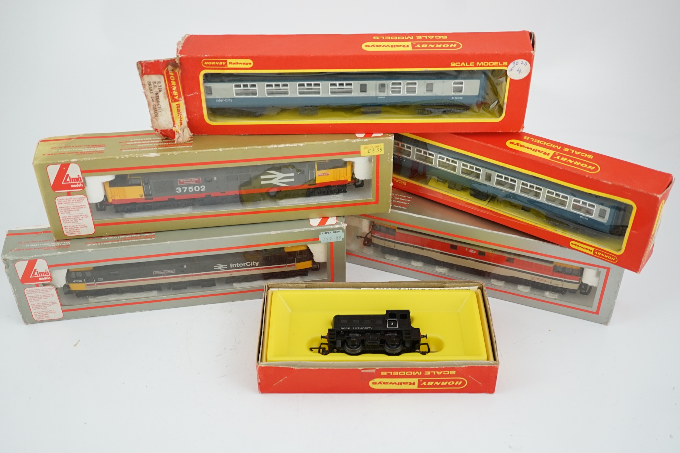 Fifteen 00 gauge model railway items by Hornby Railways, Lima, etc. including six locomotives; a BR Class 37 diesel locomotive, a Class 31 diesel locomotive, an 0-6-0T locomotive, etc. together with six Inter-city bogie